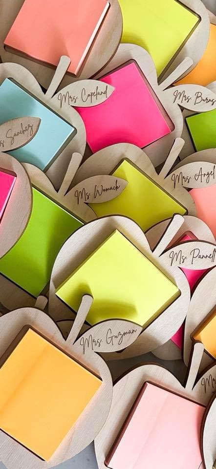 TEACHER APPLE NOTEPAD HOLDER WITH A NOTE PAD