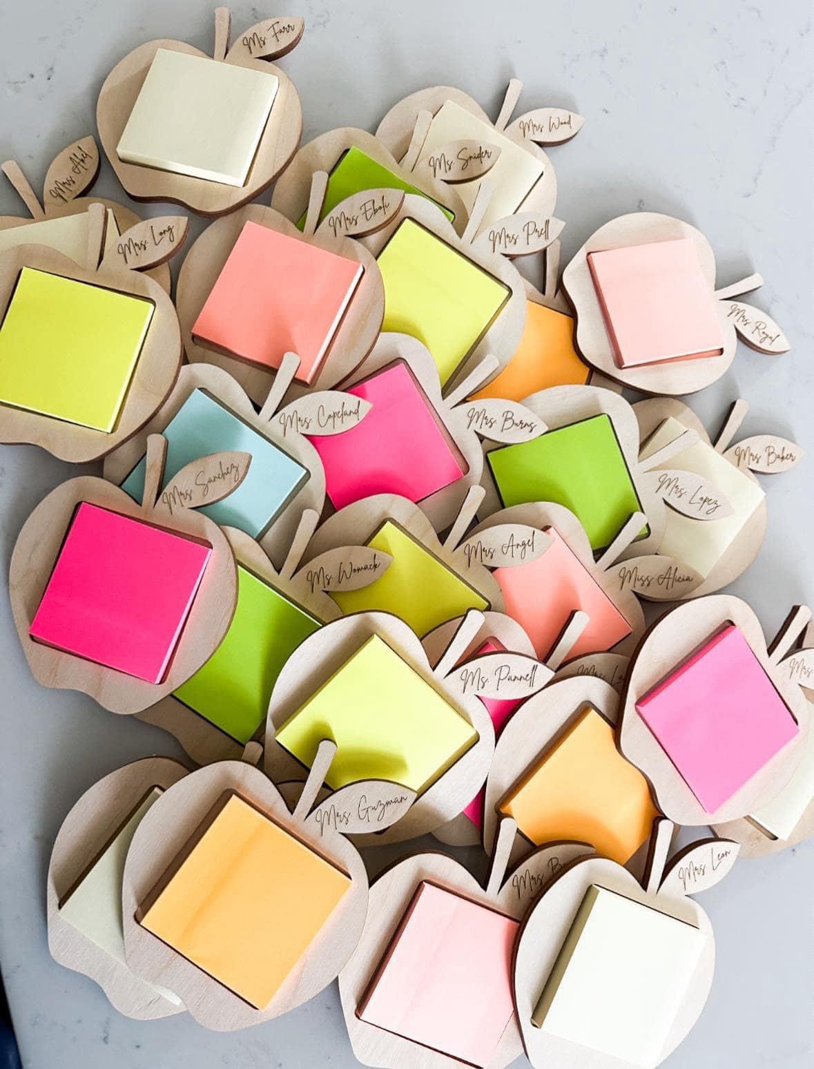 TEACHER APPLE NOTEPAD HOLDER WITH A NOTE PAD